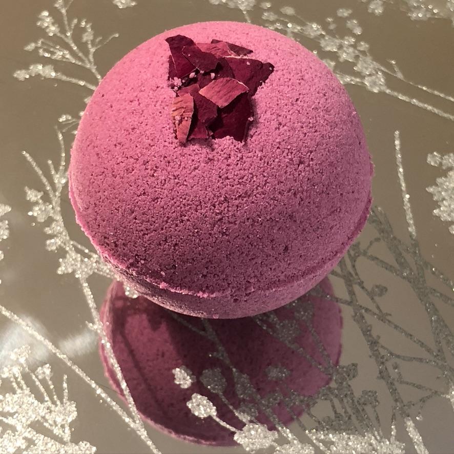Stephanie Llanelli Cosmetics Velvet Rose & Oud Bath Bomb